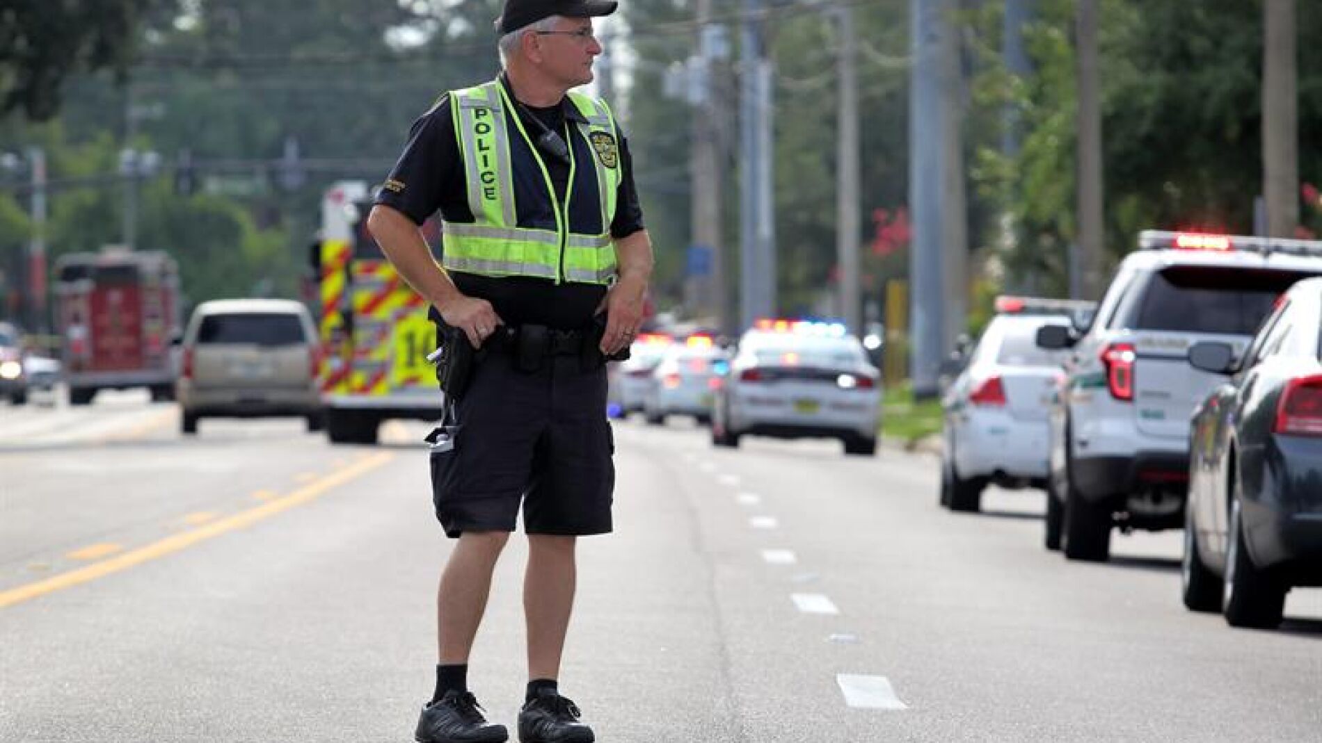 Un agente en el lugar del tiroteo en Florida.