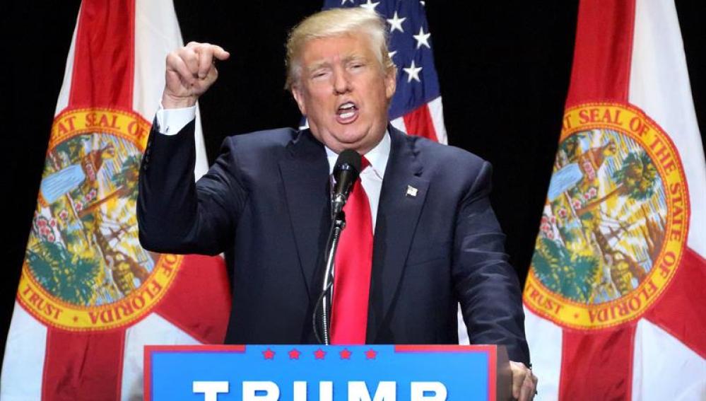 Donald Trump durante su mitin en Florida.