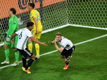 Mustafi celebra su gol ante Ucrania Mustafi celebra su gol ante Ucrania