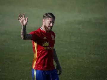 Sergio Ramos saluda Sergio Ramos saluda