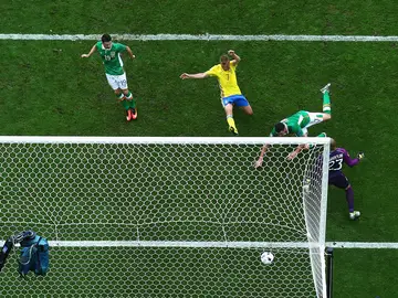 Clark marca en propia puerta el 1-1 Clark marca en propia puerta el 1-1