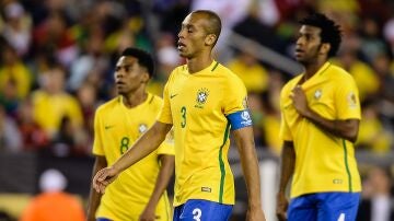 Los jugadores de Brasil se lamentan la derrota