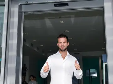Pjanic pasando el control médico con la Juventus Pjanic pasando el control médico con la Juventus