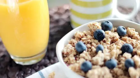 Bol de cereales con fruta Bol de cereales con fruta