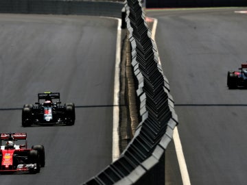 Vettel, por delante de Button
