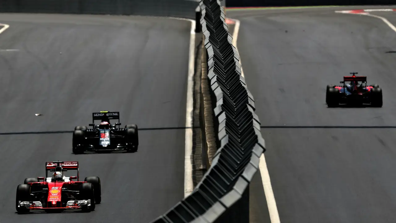 Vettel, por delante de Button