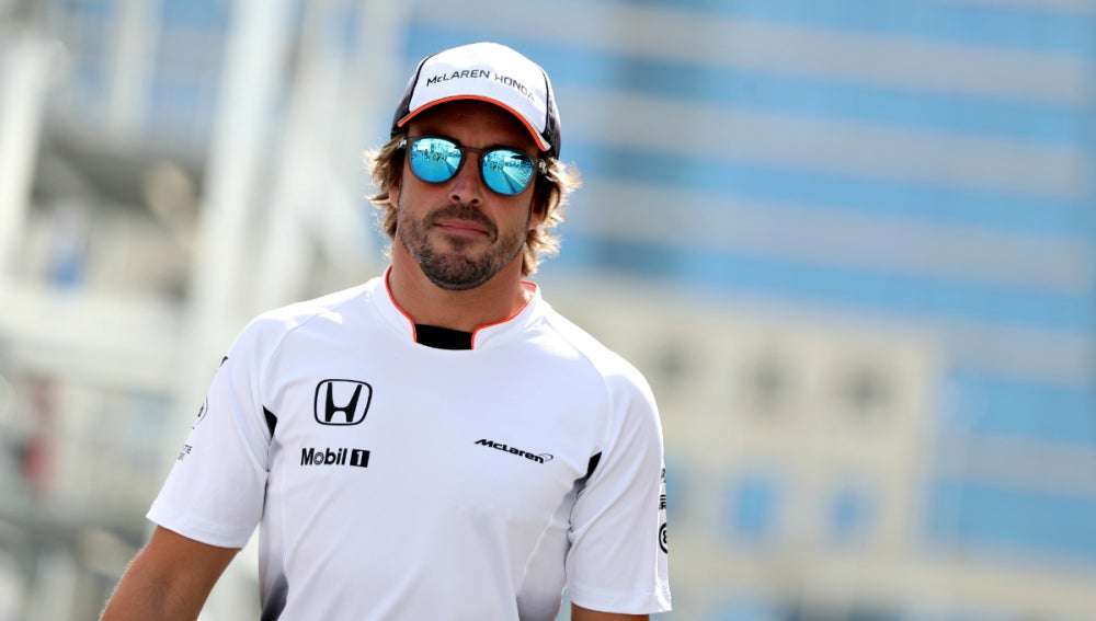 Alonso pasea por Bakú