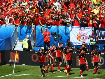 Bélgica celebra un gol