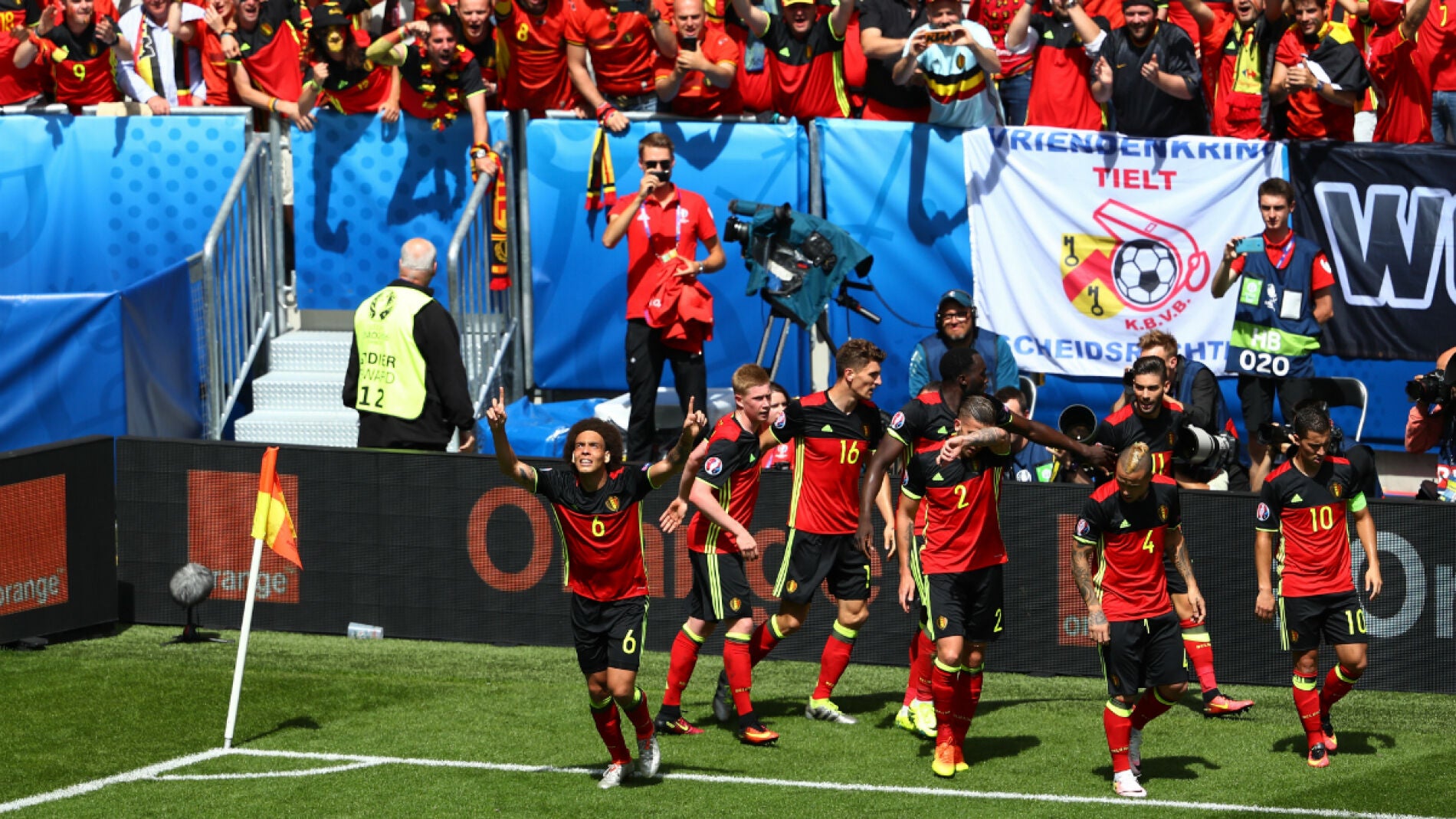B&eacute;lgica celebra un gol