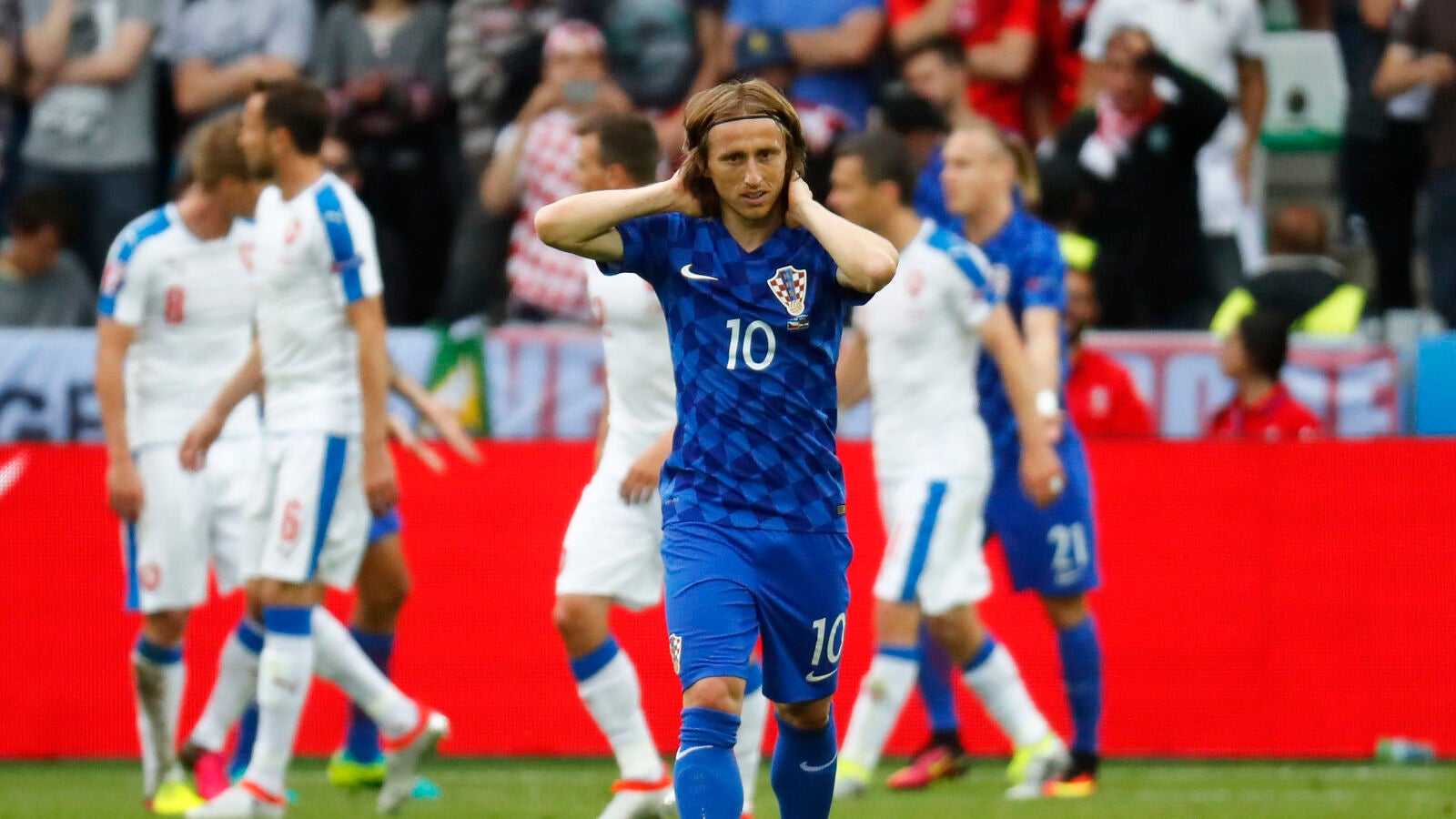 Modric no jugará contra España por su lesión en el aductor