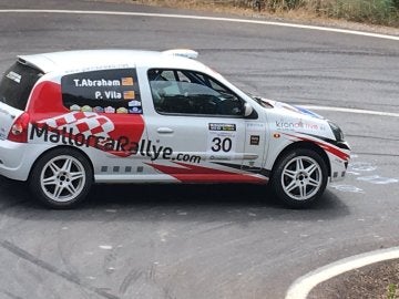 Un coche participa en el Rally de Mallorca