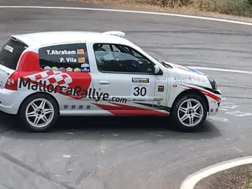 Un coche participa en el Rally de Mallorca Un coche participa en el Rally de Mallorca