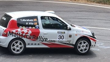 Un coche participa en el Rally de Mallorca