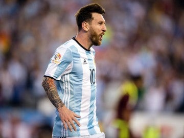 Leo Messi celebra un gol con Argentina