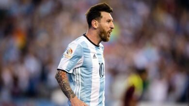 Un Messi de récord avanza a semifinales de la Copa América y Chile humilla a México