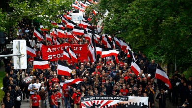 Más de 40 detenidos en Alemania en una marcha de neonazis enmascarados