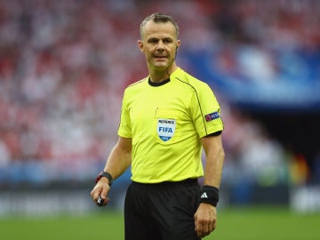 El holandés Björn Kuipers durante un partido de la Eurocopa 2016