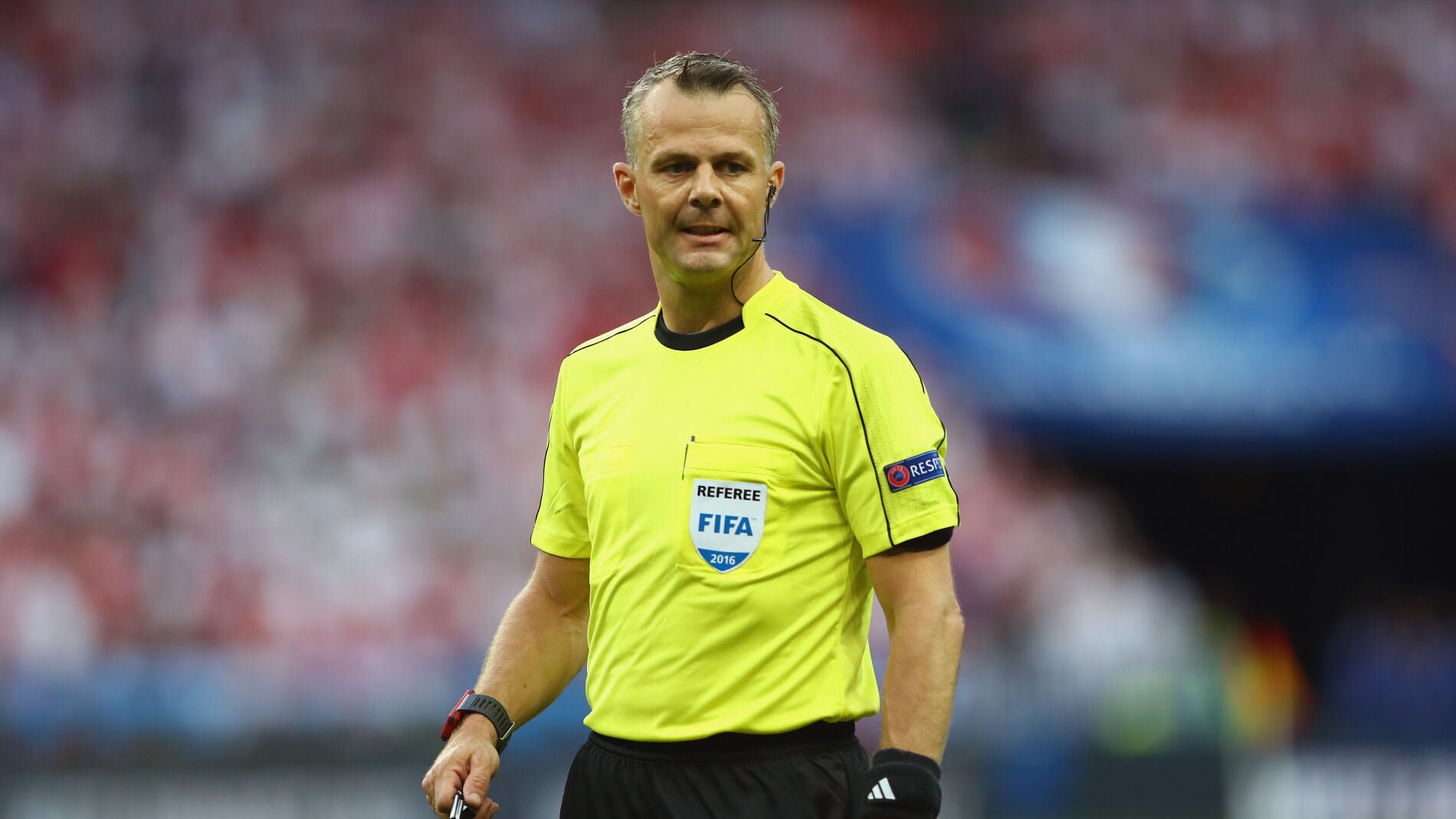 El holand&eacute;s Bj&ouml;rn Kuipers durante un partido de la Eurocopa 2016