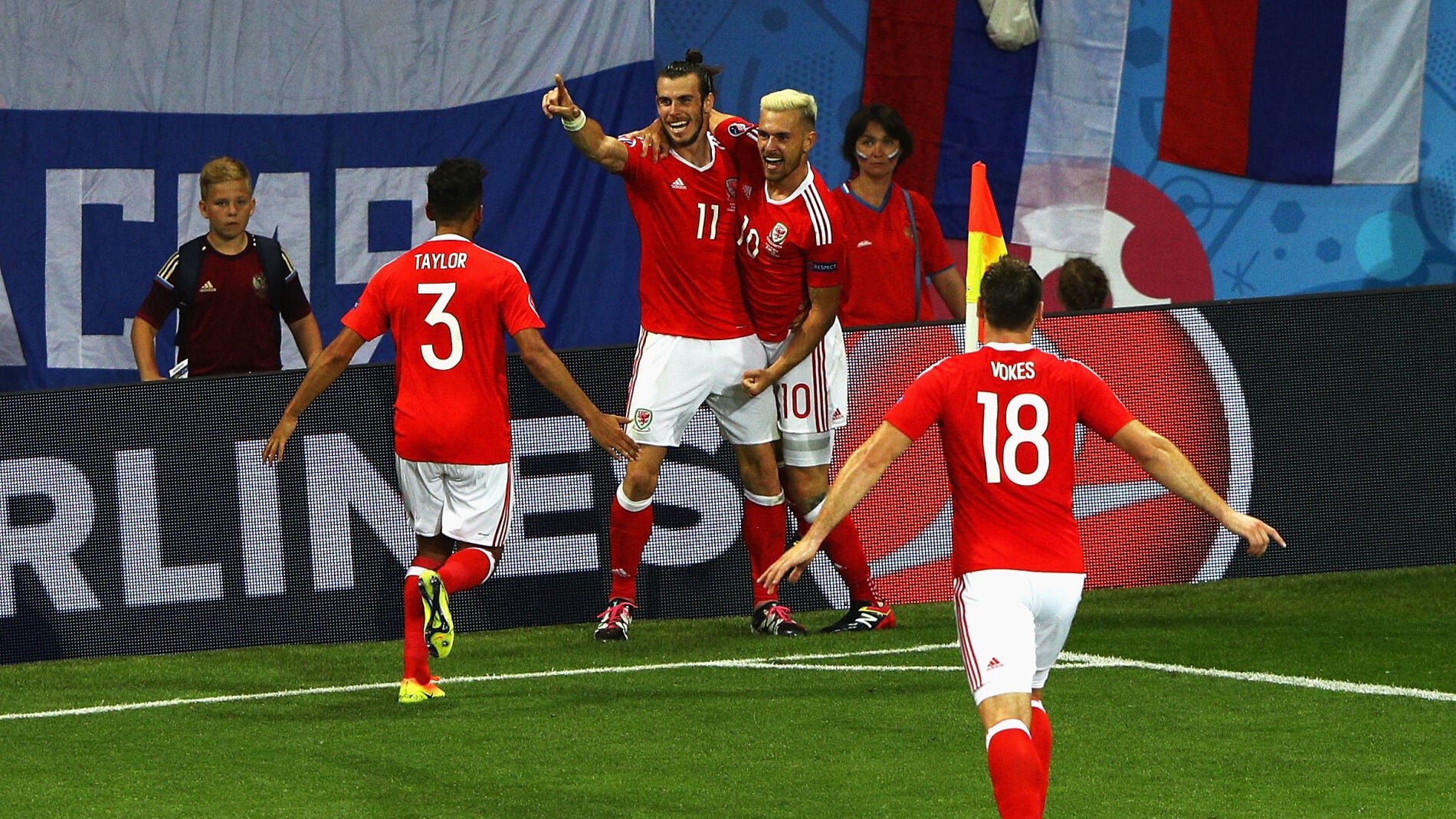 Bale celebra su gol ante Rusia
