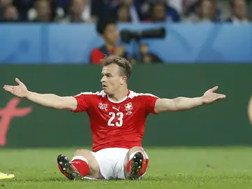 Xherdan Saqiri protesta una acción durante el Suiza - Francia Xherdan Saqiri protesta una acción durante el Suiza - Francia