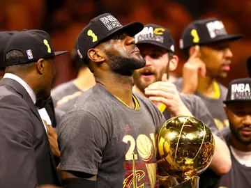 LeBron James, emocionado tras recoger el título de la NBA LeBron James, emocionado tras recoger el título de la NBA