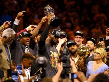 Los Cavs levantan el título de la NBA Los Cavs levantan el título de la NBA