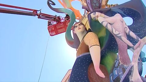 Vista del montaje de un monumento