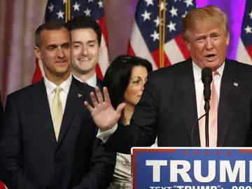 Corey Lewandowski con Donald Trump en un mitin Corey Lewandowski con Donald Trump en un mitin