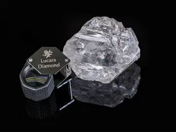 Diamante de 1.111 quilates Diamante de 1.111 quilates