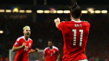 Gareth Bale celebra su gol ante Rusia, el tercero en la Euro