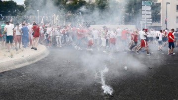 La Policía dispersa a aficionados polacos en Marsella