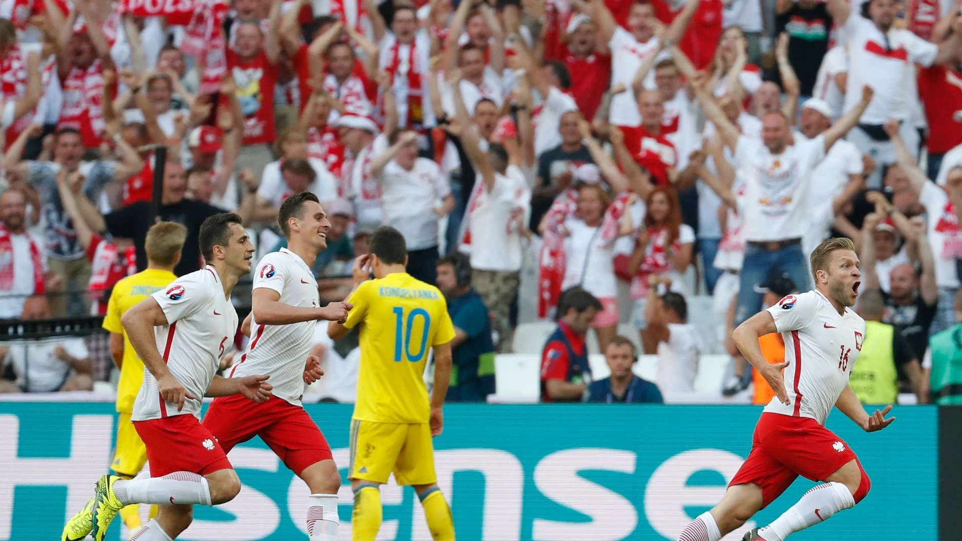 Blaszczykowski celebra su decisivo gol ante Ucrania Blaszczykowski celebra su decisivo gol ante Ucrania
