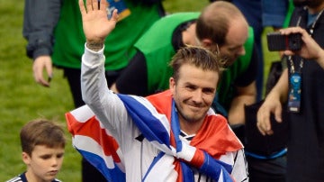 David Beckham, en su etapa en los Galaxy, con la bandera de Gran Bretaña