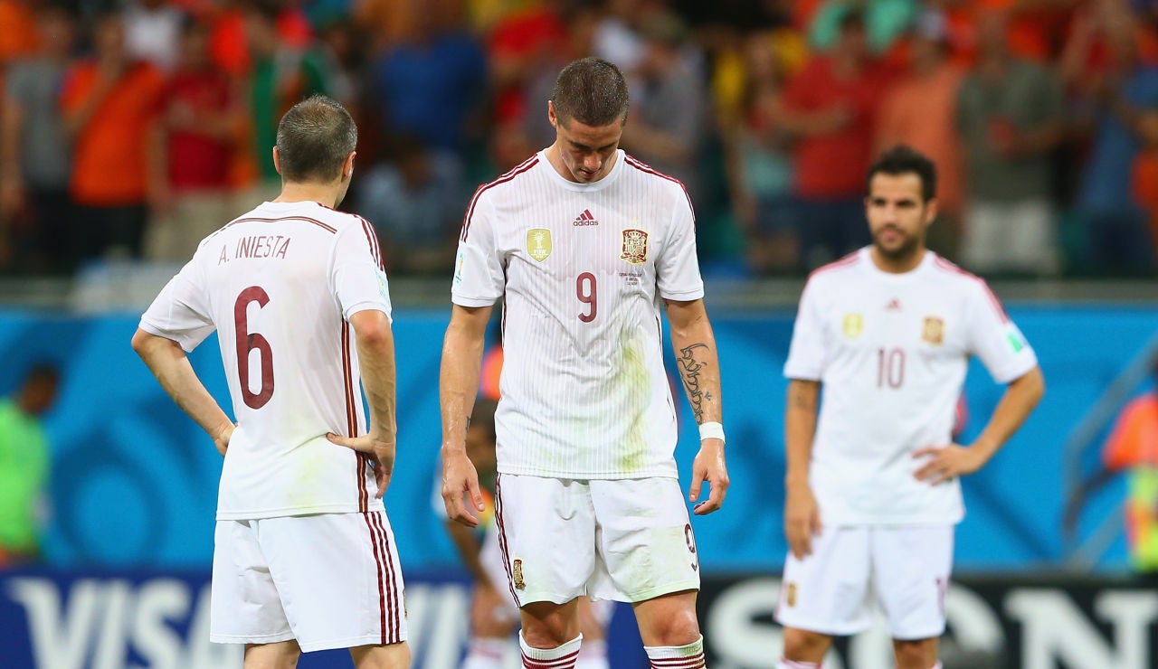 Los jugadores de la selección española se lamentan ante Holanda en el Mundial 2014 de Brasil Los jugadores de la selección española se lamentan ante Holanda en el Mundial 2014 de Brasil