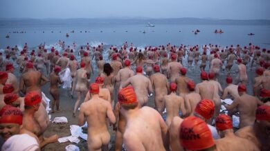 Más de la mitad de los españoles visitarían una playa nudista