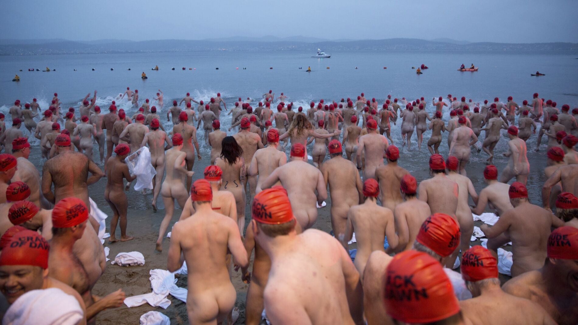 Tradicional ba&ntilde;o nudista