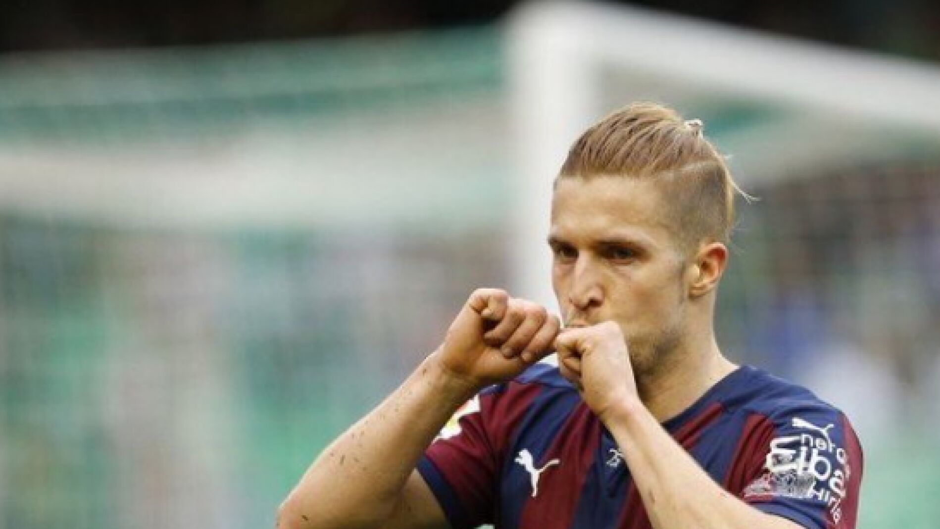 Keko celebrando un gol con el Eibar