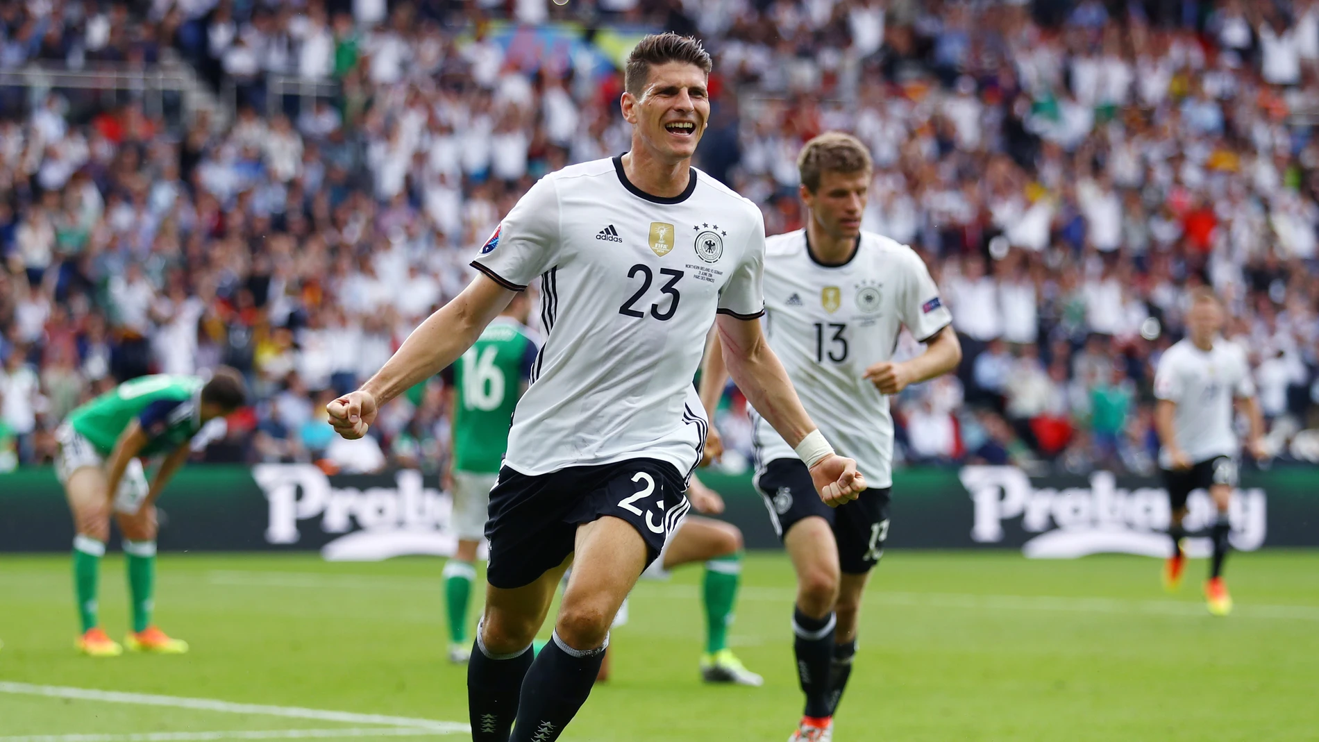 Mario Gómez celebra su gol contra Irlanda del Norte Mario Gómez celebra su gol contra Irlanda del Norte