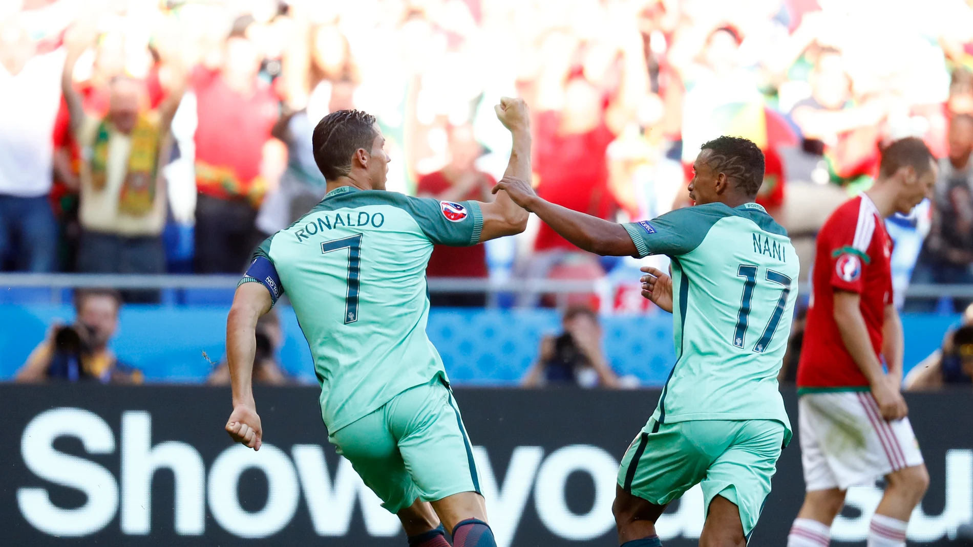 Cristiano celebra uno de sus goles ante Hungría Cristiano celebra uno de sus goles ante Hungría