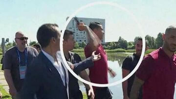 Cristiano Ronaldo lanza micrófono al lago