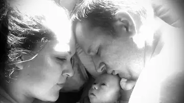 Claire y Benjamin con su hijo Xavier Claire y Benjamin con su hijo Xavier