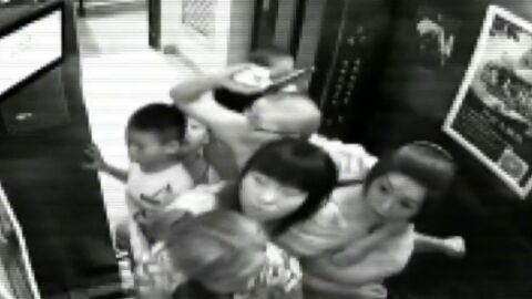 Frame 10.026696 de: Angustioso asalto con rehenes en China