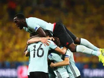 Éxtasis belga tras el tanto de Nainggolan Éxtasis belga tras el tanto de Nainggolan