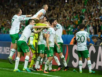 Los jugadores de Irlanda celebran el gol ante Italia Los jugadores de Irlanda celebran el gol ante Italia