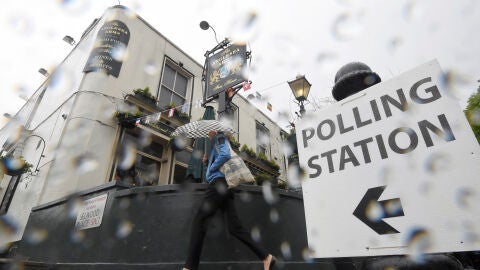 Lluvioso d&iacute;a de refer&eacute;ndum en Reino Unido