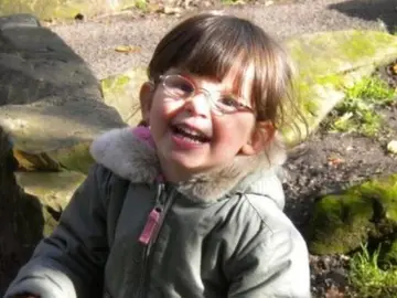 Ellie Butler mientras vivía con sus abuelos Ellie Butler mientras vivía con sus abuelos