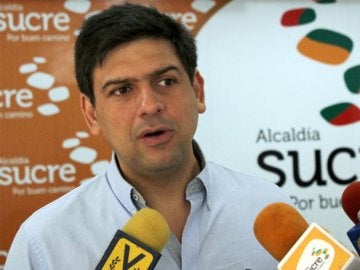 Carlos Ocariz, de la alianza de partidos Mesa de la Unidad Democrática (MUD).