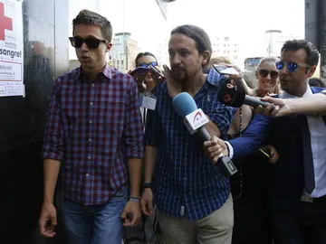 Pablo Iglesias e Iñigo Errejón llegan a la reunión de Podemos Pablo Iglesias e Iñigo Errejón llegan a la reunión de Podemos