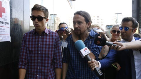 Pablo Iglesias e I&ntilde;igo Errej&oacute;n llegan a la reuni&oacute;n de Podemos