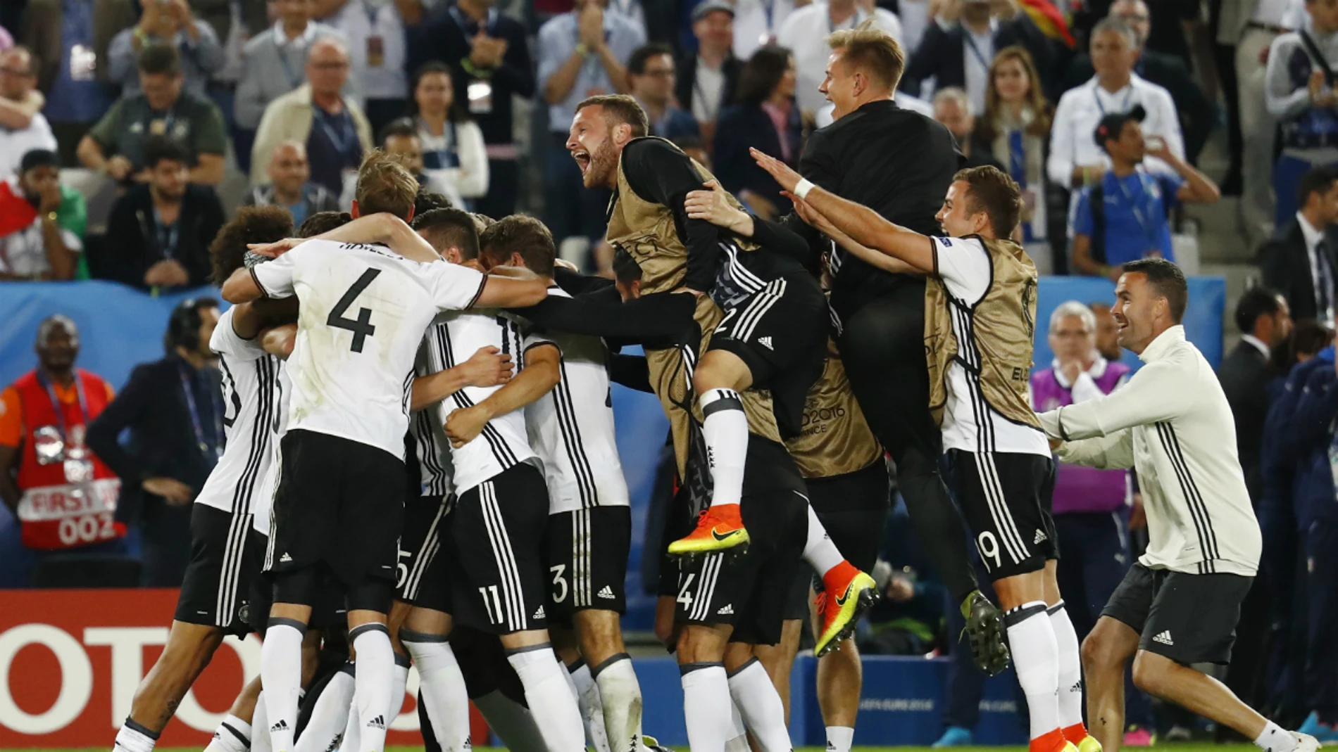 Alemania celebra el pase a semifinales de la Euro 2016 Alemania celebra el pase a semifinales de la Euro 2016